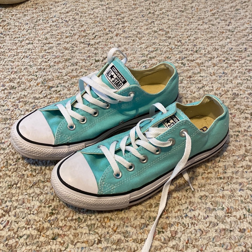 Size 9 women’s Converse sneakers